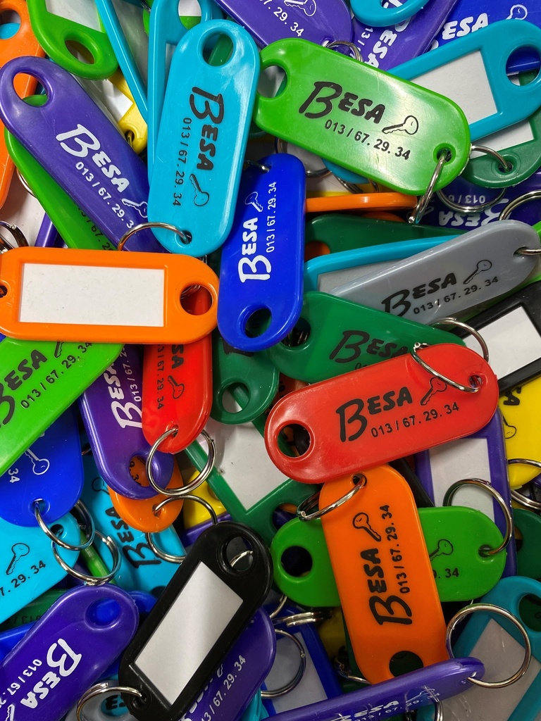 SLEUTELLABEL IN KUNSTSTOF MET RING EN NAAMSTEMPEL - 2500 stuks